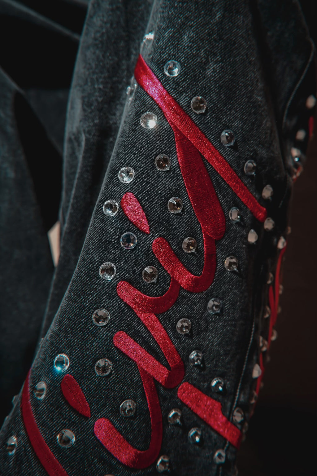 VIVID LAYERS Signature Denim